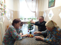 Создавать праздничное настроение
